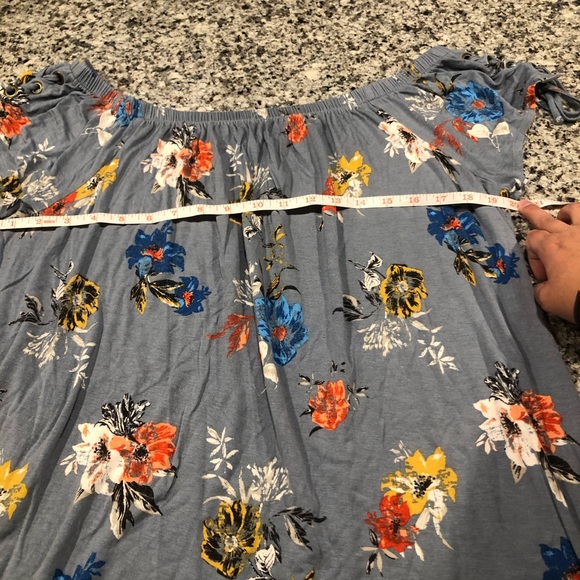 Off the Shoulder Floral Top - Picture 2 of 4